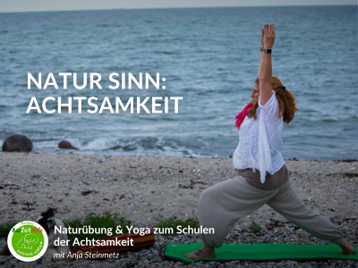 Bild von Anja Steinmetz am Wasser,  vertieft in eine Yoga-Übung